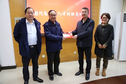 銅官區(qū)領(lǐng)導來集團公司慰問高層次人才代表