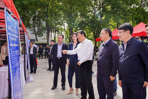 集團(tuán)公司參加市招才引智高校行活動(dòng)