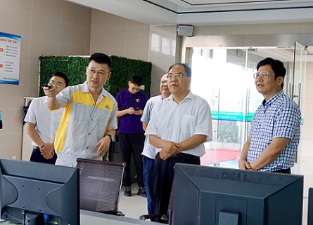 趙振華來(lái)安納達(dá)調(diào)研