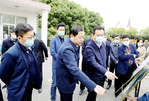 總投資十七億元　　兩項(xiàng)目呼之欲出　　市長(zhǎng)孔濤率隊(duì)來(lái)集團(tuán)開(kāi)展專(zhuān)題調(diào)研座談